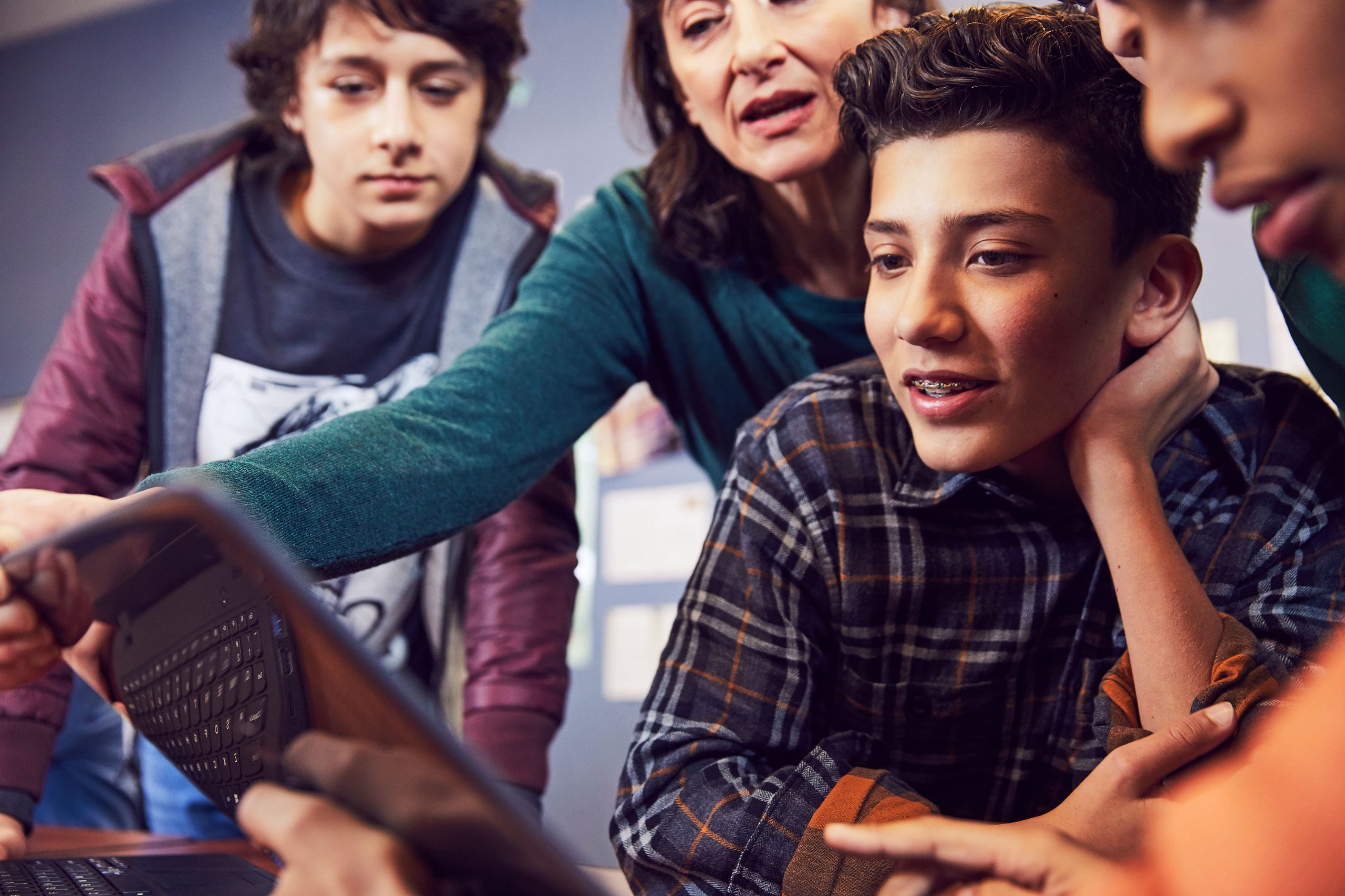 Middle school students share laptop