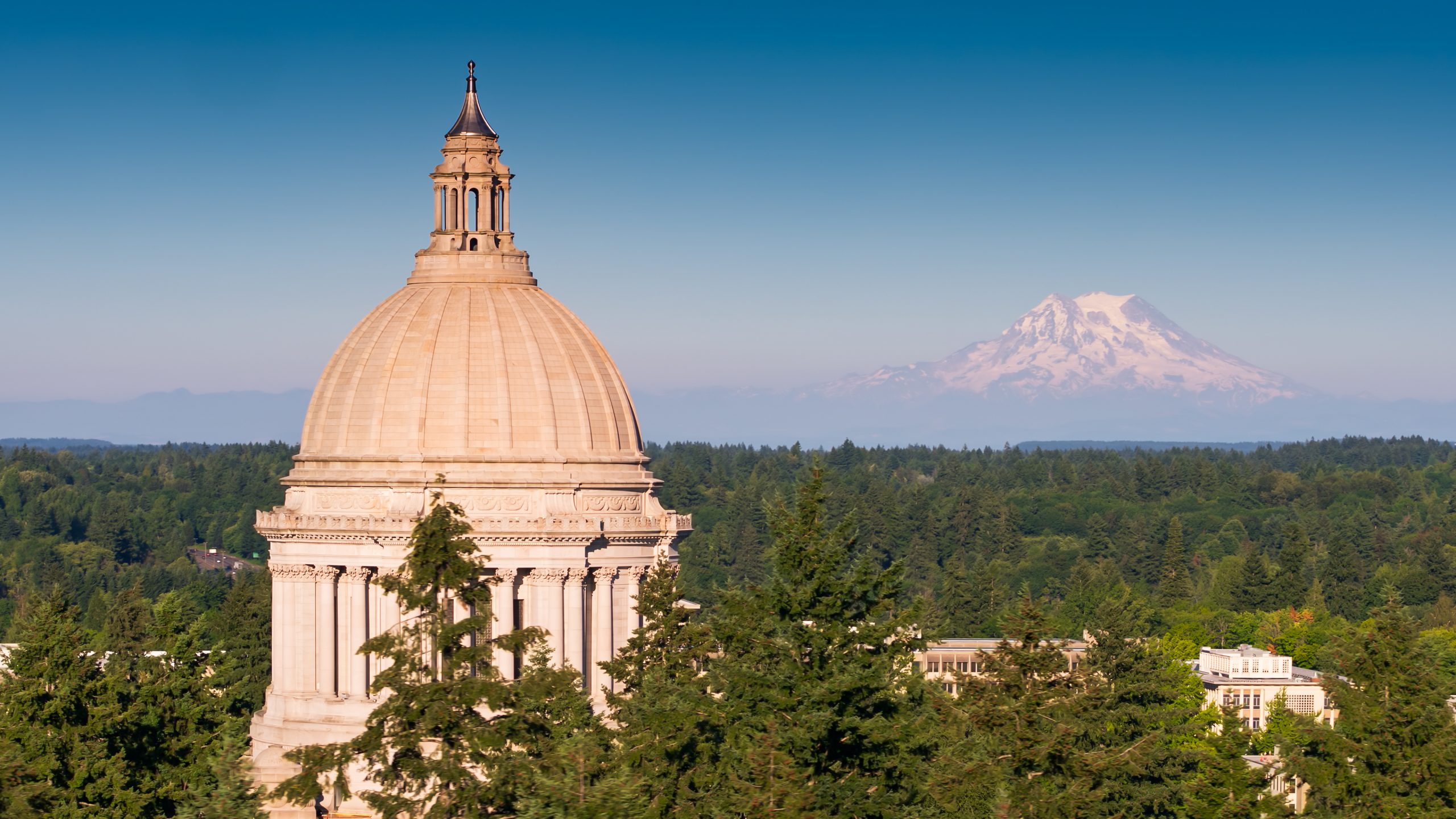 Washington state capitol with Mt Rainier behind it